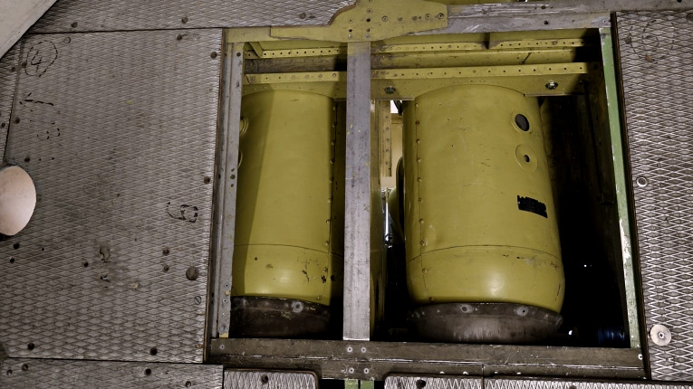 AATLSE31's tweet image. ✈️ Breguet Deux Ponts :

Les appareils de chauffage ont été remis en place sous le plancher inférieur.

#AATLSE #Aviation #Restauration #BreguetDeuxPonts #Exposition