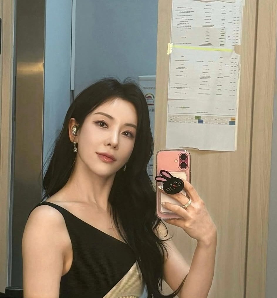 썸본 tweet media