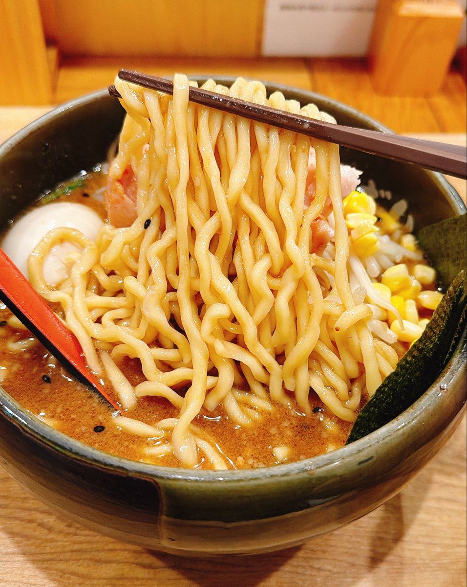 なごめり tweet media