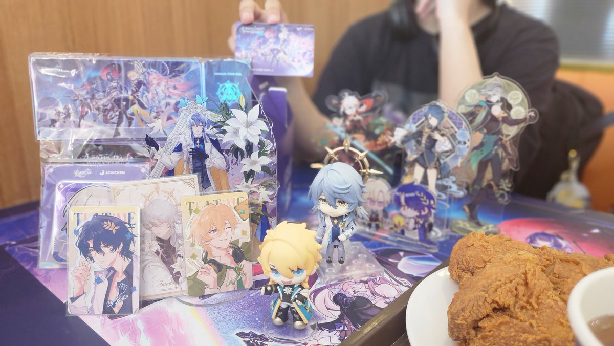 TabletTelor's tweet photo. I didn't expect they also decor the place in here🥰🥰 https://t.co/llIZvFMWYQ