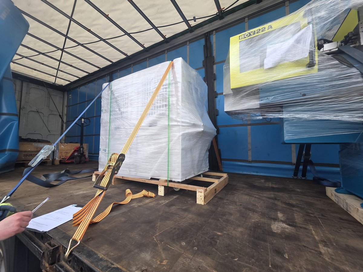 STVmachinery's tweet image. Thrilled to deliver a refurbished Boy 22A and SL5AA chiller to a new customer in our local area, who is embarking on their journey into moulding! 🎉

#STVMachinery #InjectionMoulding #UKPlastics #Plastics #UKMFG #PlasticsUK #IMM #Serviceandsupport #PlasticsIndustry