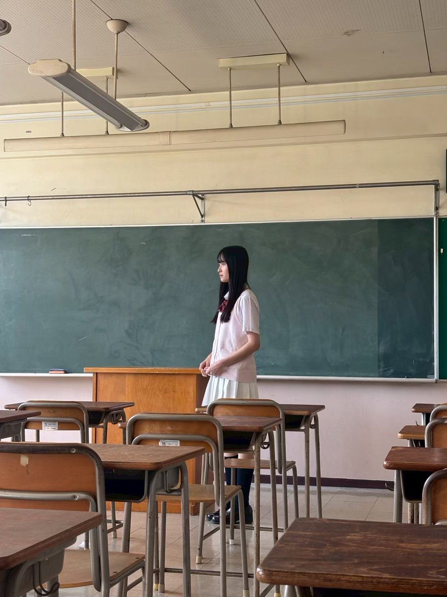 BLUEROSE_model's tweet photo. TikTok新ショートドラマ『教室の声』
本日4月27日（月）18時更新
『ノートの切れ端』
https://t.co/9ddJz3biMf
★教室から聞こえる、リアルな本音。
泣いて笑って考えてバトって…
青春の声を、もう一度。
お楽しみに😁
#ショートドラマ
#ショートフィルム https://t.co/VAGNKmbe9b
