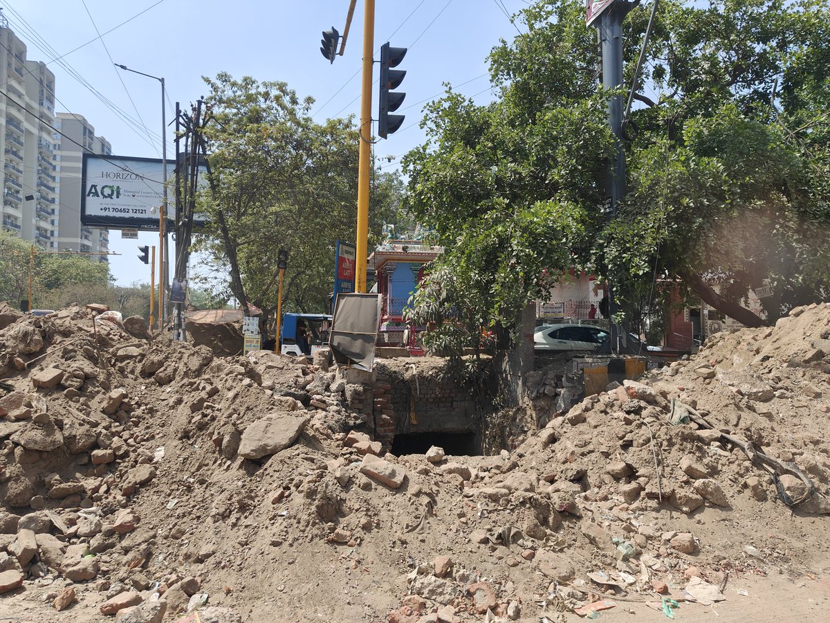 valuecitizen's tweet photo. @ChiefSecyUP @ChiefGhaziabad @dm_ghaziabad Why is @GzbNagarNigam not following any guidelines set by @CPCB_OFFICIAL &amp; violating every law in the book? Whole Indirapuram has been dug up &amp; sand has been lying on the road causing huge traffic jams &amp; dust. https://t.co/gYN8NBNpM4