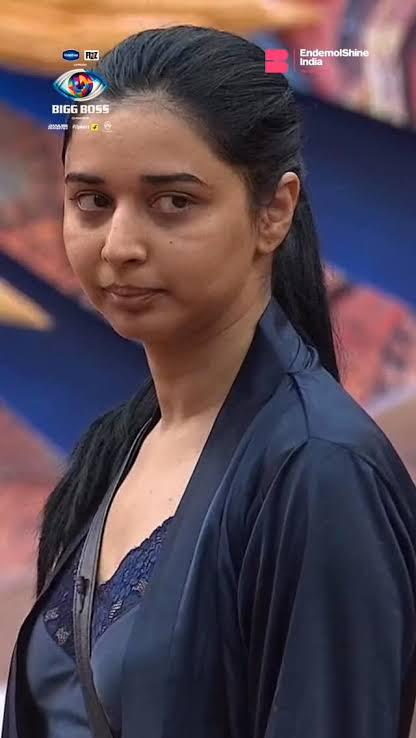 KrishKr35116557's tweet image. #BB19 has been weirdest. contestants and fans.

people liked:

#ArmaanMallik: arrogant, badtamij, spineless

#Farhana: awwal darje ki vamp

#TanyaMittal: arrogance w/o zero base, pure bb khandan ko garib feel karwa diya without money, bitching

Or jita kaun? #GauravKhanna
🤣😂