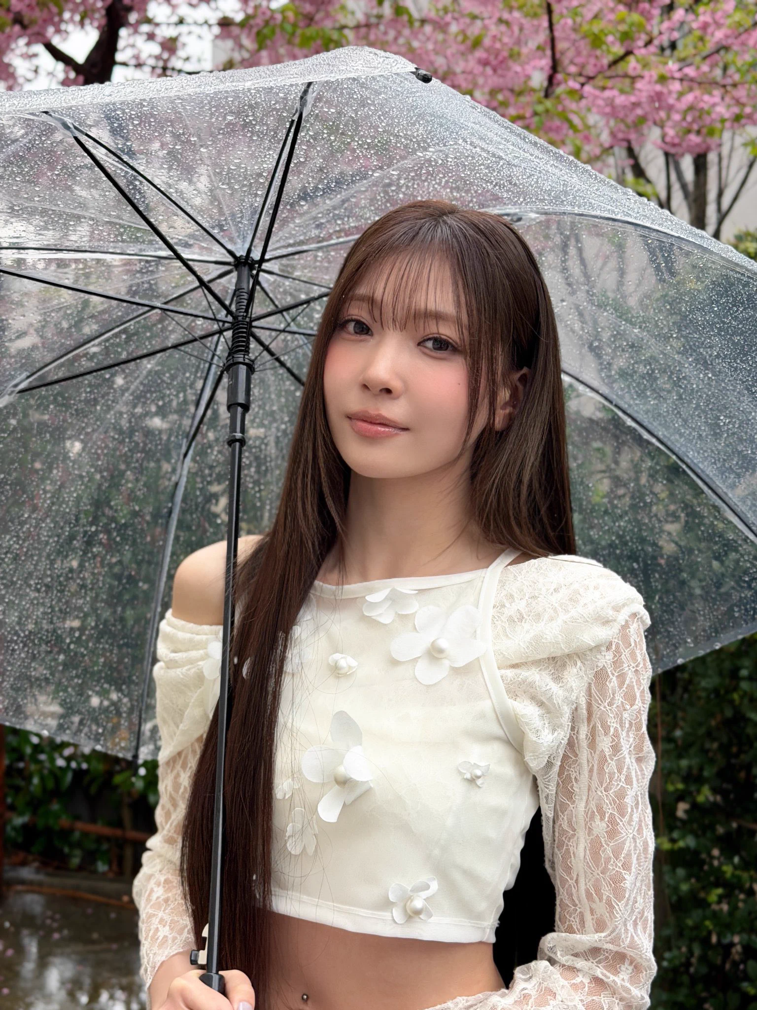 NiziU MAYUKAがファッション誌『cyan』で初ソロWカバー デビュー5年目