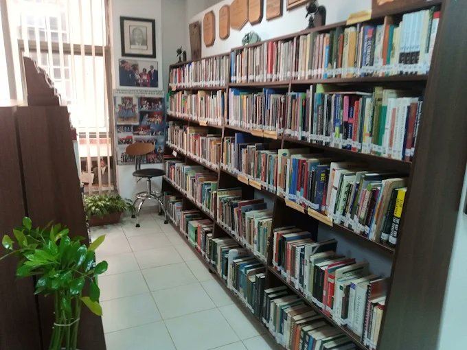 TheMutebile's tweet photo. Did you know that the Tumusiime Mutebile Foundation has a Library that is open and available to the public?

We want every student, researcher, professional, and curious mind in our community to know that this resource exists — and that it is here for you.

Our library is a quiet, dedicated space where you can read, study, and access knowledge that can transform your life and career. Whether you are preparing for exams, conducting research, or simply looking for a good book, our doors are open.

🕐 Opening Hours: Monday – Friday
📍 Location: Tumusiime Mutebile Foundation office premises
🌐 Website: https://t.co/VybBvtGhdx

We believe that access to knowledge is one of the most powerful tools for individual and national development. The late Emmanuel Tumusiime-Mutebile dedicated his life to building a stronger Uganda through sound policy, discipline, and education. Our library stands as a continuation of that legacy.

If you have not yet visited, we encourage you to come in. And if you know someone — a student, a young professional, a researcher — who could benefit, please share this post and help us spread the word.

Together, let us build an informed and empowered community. 

#TumusiimeMutebileFoundation #Library #KnowledgeIsPower #Education #Uganda #CommunityDevelopment #Empowerment #Reading #Research #LegacyOfKnowledge