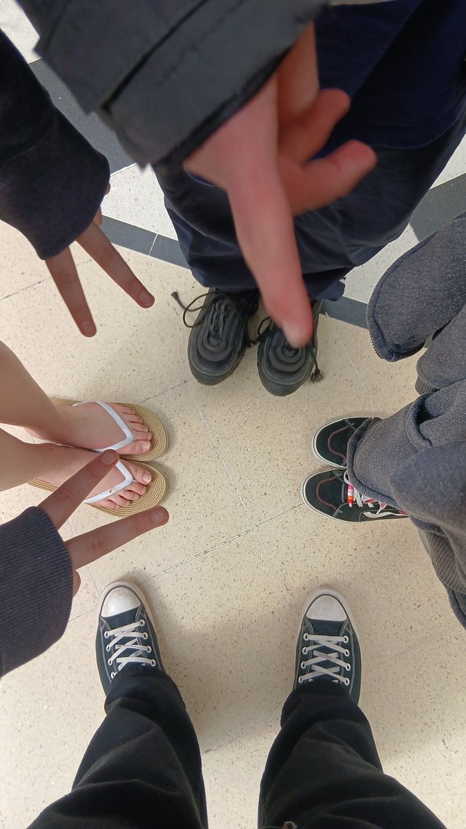 ɱ𝓔૨µ🐀 tweet media