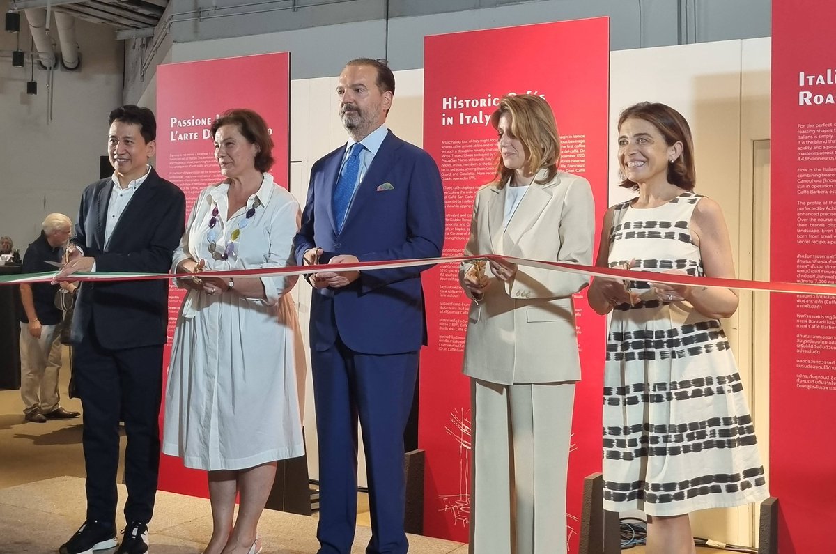 KhaosodEnglish's tweet image. ‘Sip of Italy’ - A Coffee Fiesta ‘Sip of Italy’ - A Coffee FIESTA at Nextopia, Siam Paragon 
Unique, Exciting Italian Coffee Festival in the city 
Special report by Lekha Shankar
facebook.com/share/p/1UYQZ4…

#Thailand #Italy #Coffee