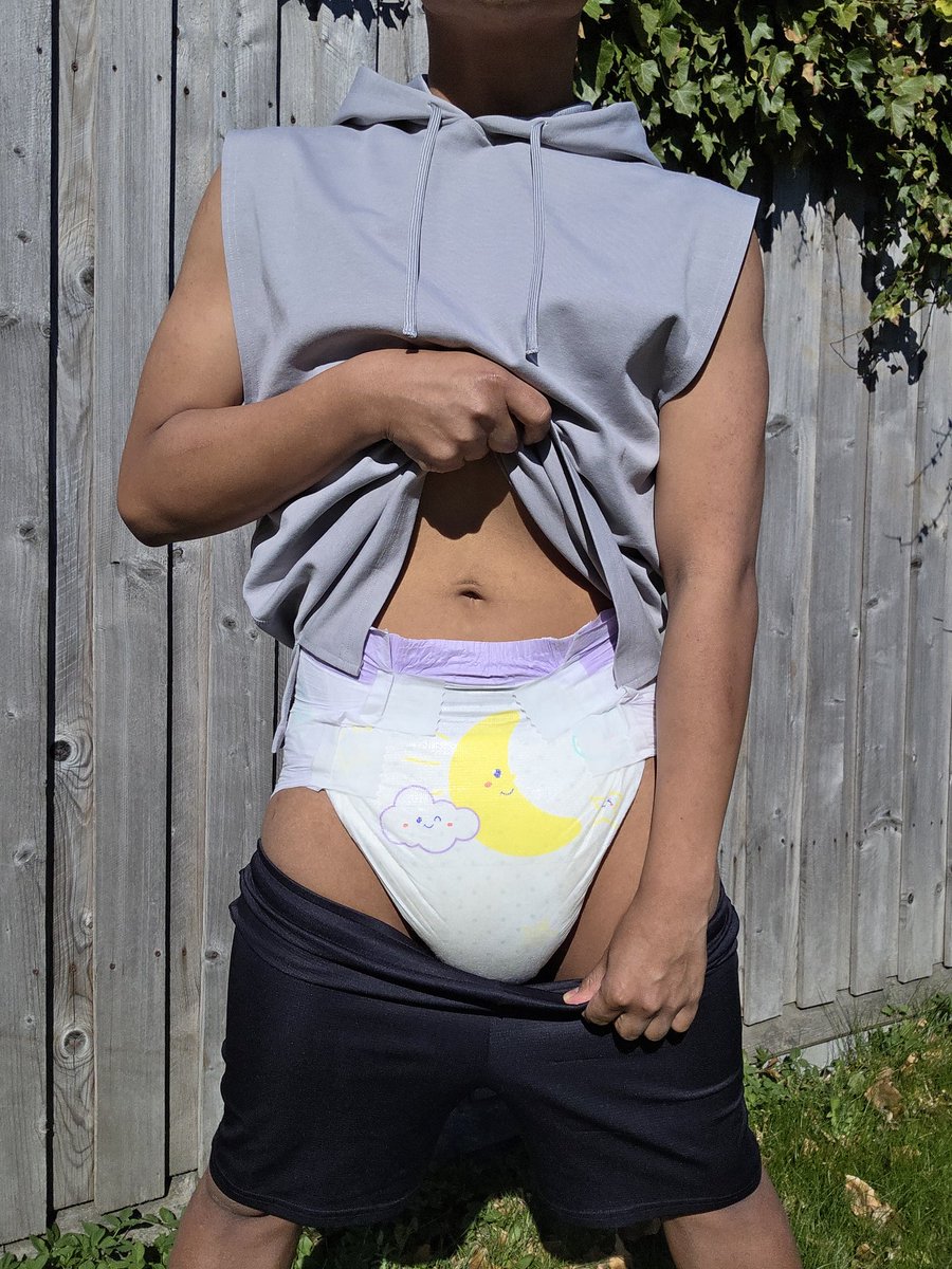 _LittleCutieBoy's tweet photo. When I tell my friends I do workout, and they ask "what kind of workout?"😉 I'm not sure they will guess that padded workout is my kind of workout!😝😝
#abdl #diaperboy #twink #fulldiaper #wetdiaper https://t.co/PsnQnMdTBz