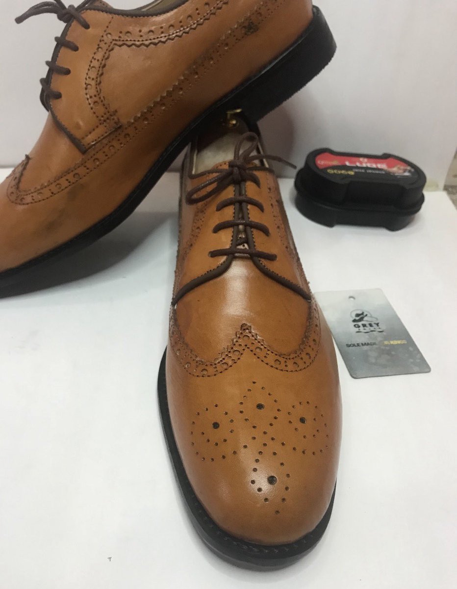 Greysoles_'s tweet image. At least change color 😅 no be everyday black 😂  

Fresh styles in different colors to switch up your look 🔥  
Budget-friendly too, just 50,000-55,000 only 

Available in all sizes ✅  

#greysoles #StyleUpgrade #ColorDrip #AffordableFashion #NaijaStyl