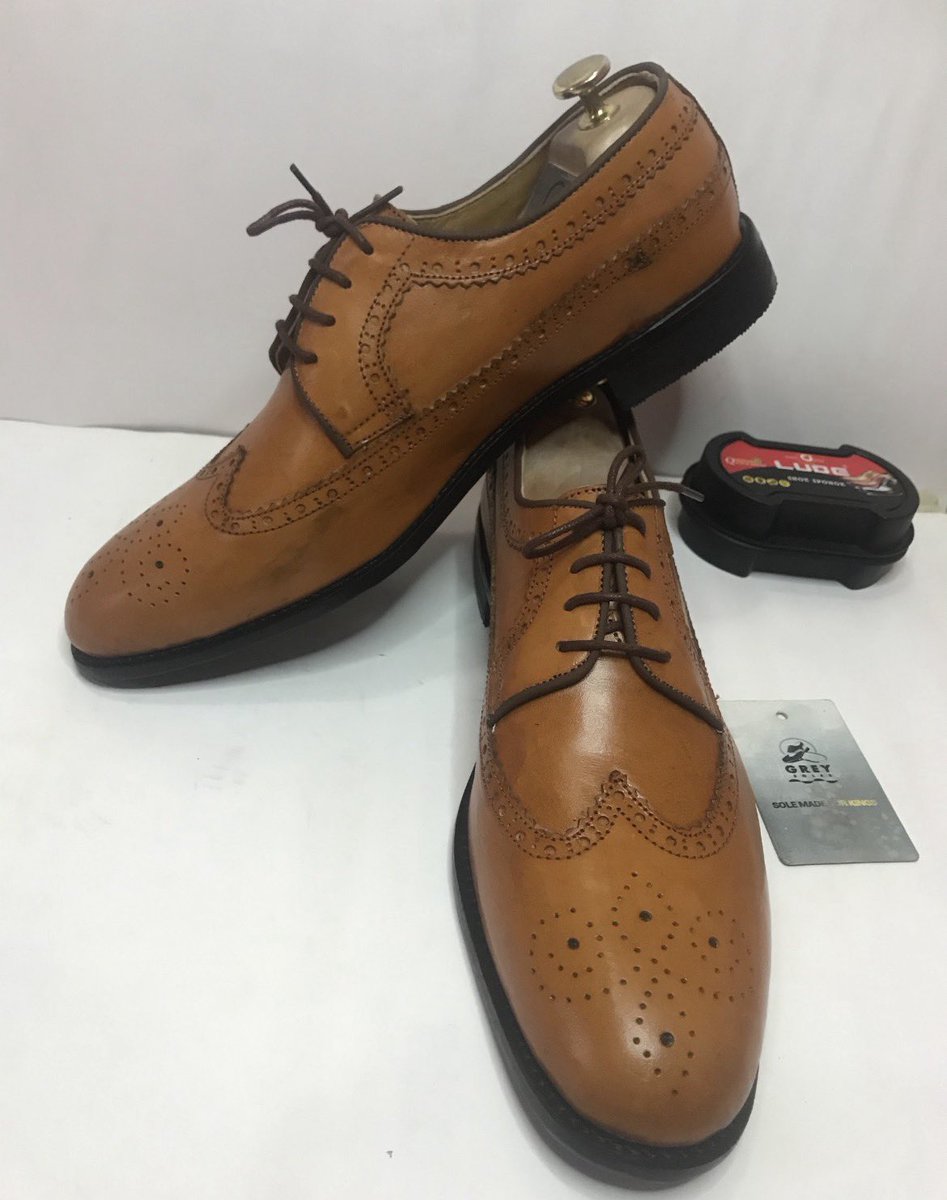 Greysoles_'s tweet image. At least change color 😅 no be everyday black 😂  

Fresh styles in different colors to switch up your look 🔥  
Budget-friendly too, just 50,000-55,000 only 

Available in all sizes ✅  

#greysoles #StyleUpgrade #ColorDrip #AffordableFashion #NaijaStyl