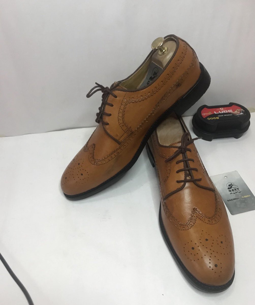 Greysoles_'s tweet image. At least change color 😅 no be everyday black 😂  

Fresh styles in different colors to switch up your look 🔥  
Budget-friendly too, just 50,000-55,000 only 

Available in all sizes ✅  

#greysoles #StyleUpgrade #ColorDrip #AffordableFashion #NaijaStyl