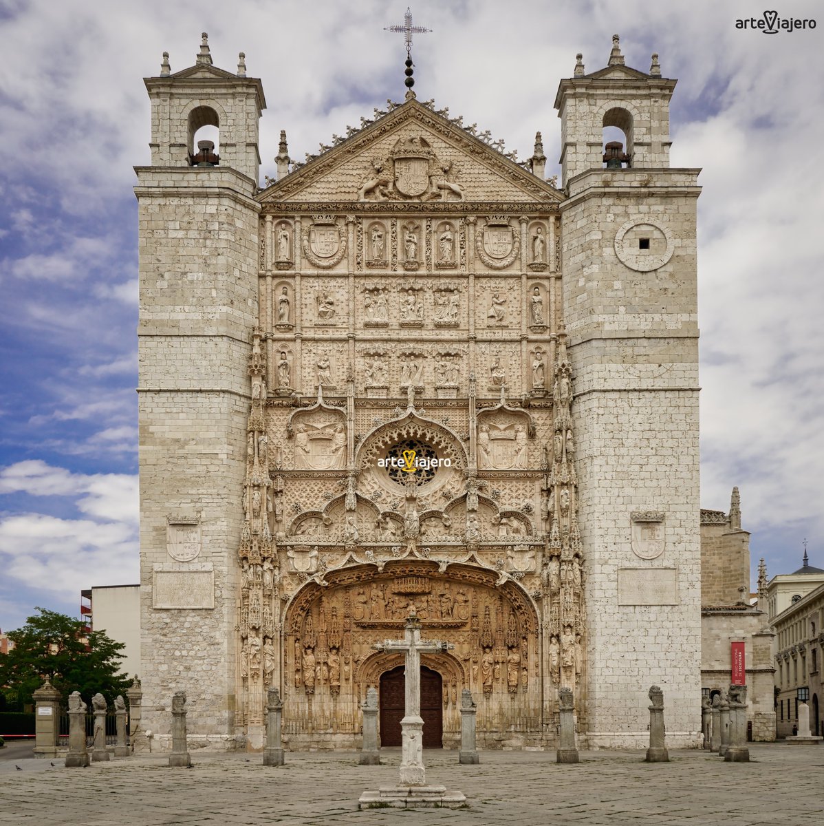 arteviajero_com's tweet image. Iglesia de San Pablo (Valladolid), considerada como una de las máximas cimas del estilo Gótico Isabelino. En ella destaca su espectacular fachada que podemos definir como un auténtico retablo esculpido en piedra.
⬇️⬇️⬇️
arteviajero.com/articulos/la-i…
#BuenosDias #FelizLunes