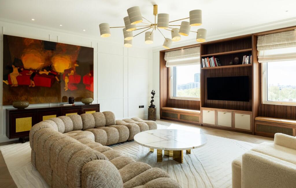 Homehapp's tweet image. ✨ New on the SW1Y bluebook this week ✨

£13.9M | 2,567 sq ft off Carlton Gardens
£5,409/sqft — firmly in trophy territory

Rare to see this stock surface in a softer market.
🔗 homehapp.com/property-share…

#LondonProperty #PrimeCentralLondon #CarltonGardens #HomeHappAI