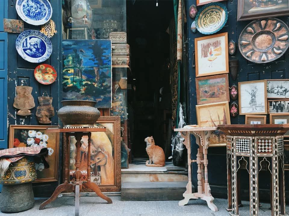 คนที่อินแค่ได้ไปยืนข้างเสาต้นนึงก็คุ้มแล้ว แนะนำมากสำหรับคนชอบประวัติศาสตร์และศิลปะ (เรื่องผู้คนส่วนใหญ่ที่เจอดีหมด มีโดนแถวเกรทพีรามิดครั้งเดียว ไปประเทศอื่นก็เจอ ได้คุยกับเจ้าของร้านชำเขายังบอกว่าขอโทษด้วยนะถ้าเจอคนไม่ดีสภาพเศรษฐกิจกับสงครามบีบคั้นให้บางคนต้องดิ้นรนแบบนี้)