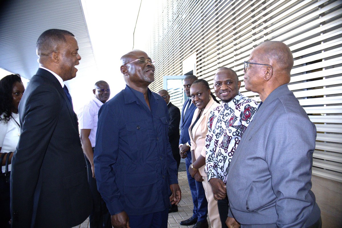 RDCambassadeBW's tweet photo. Hier, 26 avril 2026, Son Excellence Monsieur le Vice-Premier Ministre et Ministre de la Défense Nationale et Anciens Combattants, Guy KABOMBO MUADIAMVITA, a atterri à l'Aéroport International Sir Seretse Khama dans le cadre d'une visite officielle au Botswana. Son Excellence le Vice-Premier Ministre tiendra des entretiens de haut niveau avec son homologue du Botswana, le Ministre d'État, l'Honorable César MOETI MOHWASA, et visitera plusieurs réalisations remarquables du Gouvernement du Botswana.
@Presidence_RDC @pmutombo3 @BWGovernment