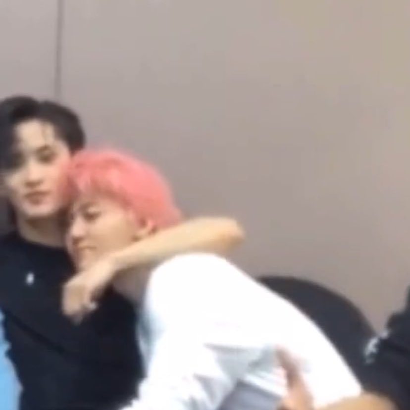 ellie 🐻💚 tweet media