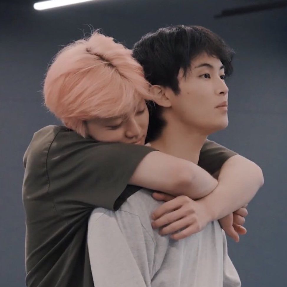 ellie 🐻💚 tweet media