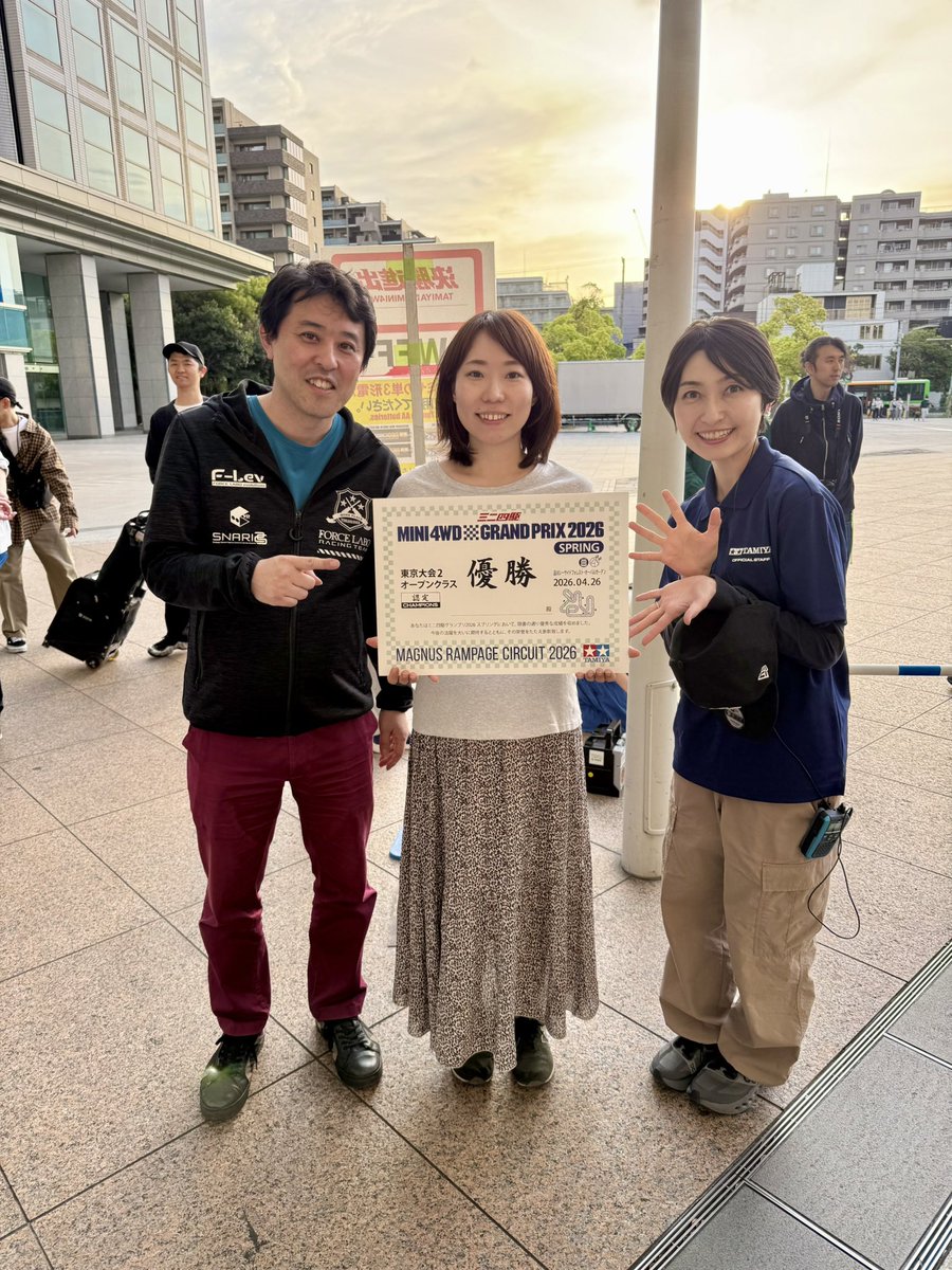 yuco223's tweet photo. オープンクラス優勝🥇
チャンピオンズの女性レーサーはまだまだ貴重ですが、昨年オープンになり🥲
返り咲きをず〜っと応援していました🌸
これからはご夫婦でチャンピオンズですね🥰しかもお腹には…🩷妊婦さんで優勝とかカッコよすぎる😍
あ、写真いっぱいあったので載せときますねー笑
#ミニ四駆 https://t.co/9o22OQwfy2
