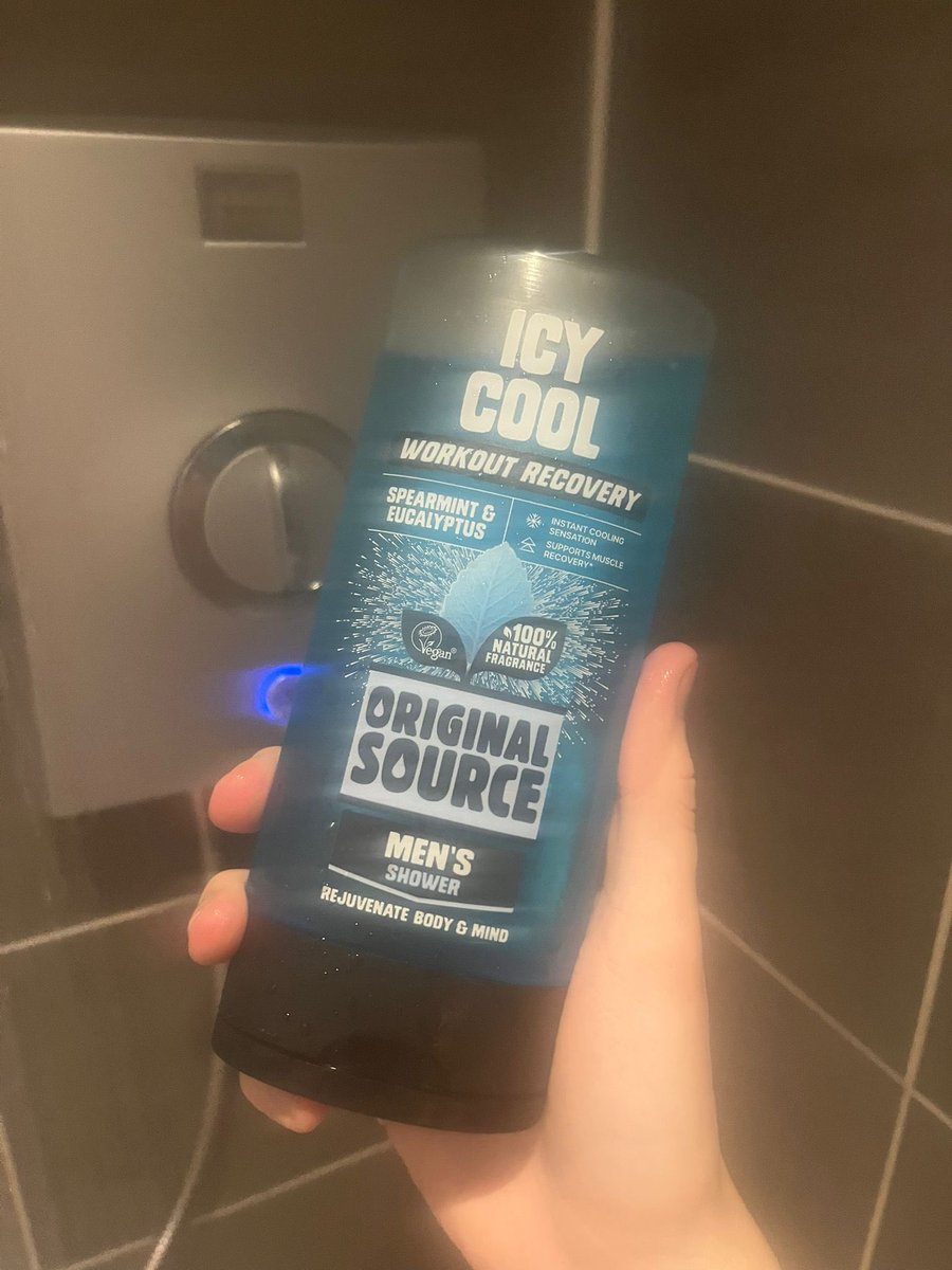 ami_sweeney2005's tweet photo. @originalsourceuk Icy cool#gifted @triyit this awesome shower gel that hits you with an instant cooling sensation with Spearmint &amp; Eucalyptus #Refreshing #showertime and its Vegan too #rejuvinateyourbodyandmind https://t.co/wZy1MFHWrx