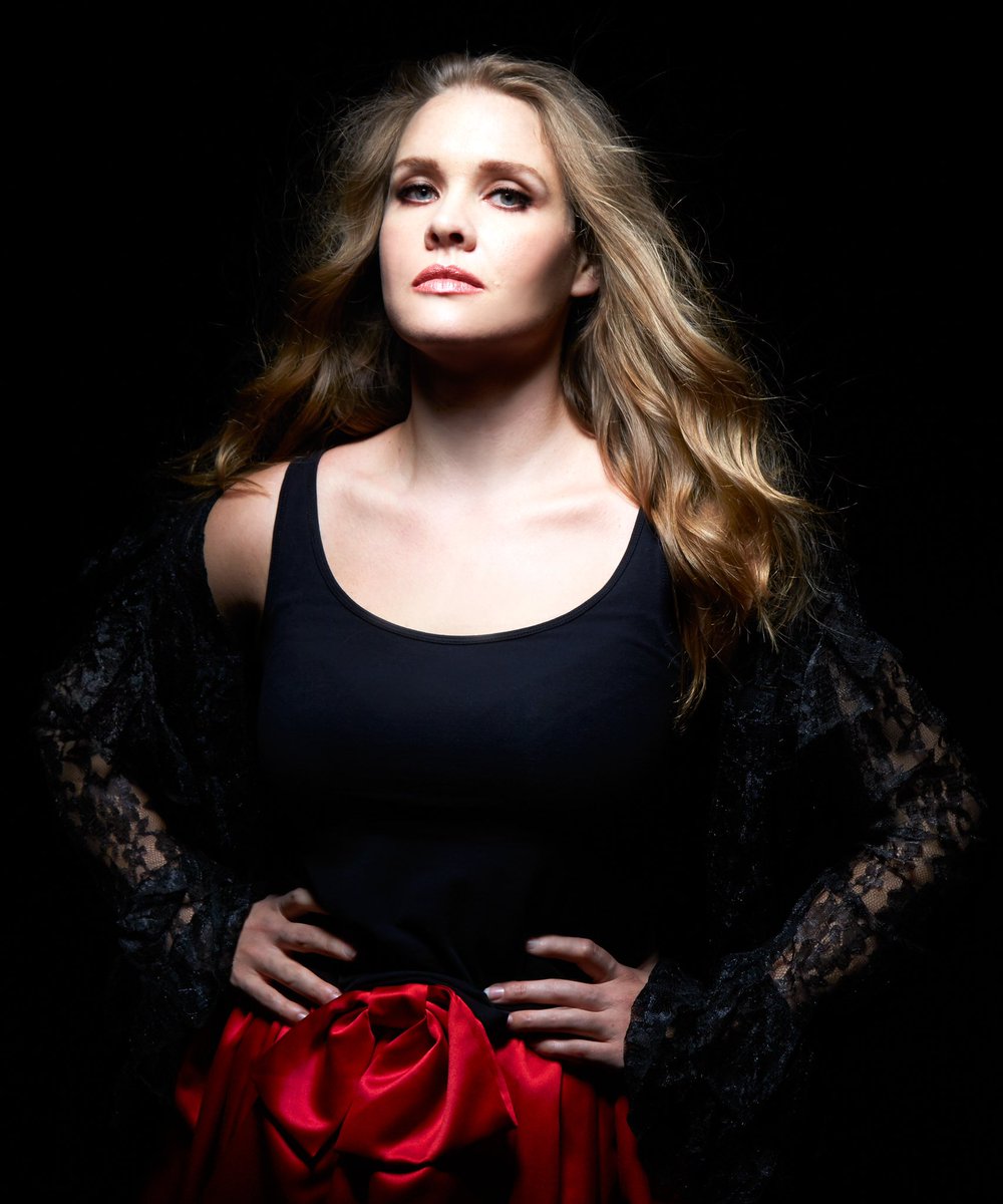 StephenFoz's tweet image. Spring has well and truly sprung and so too has lots of great new music from #Suffolk acts like @PollyGMusic, @AdyJohnsonUK, @PhilActionJack, @hannahscottuk and @HoneyandDaBear. Hear them all on @HosRadioIpswich and @icrfm1057 tonight from 8 ‘til 10.