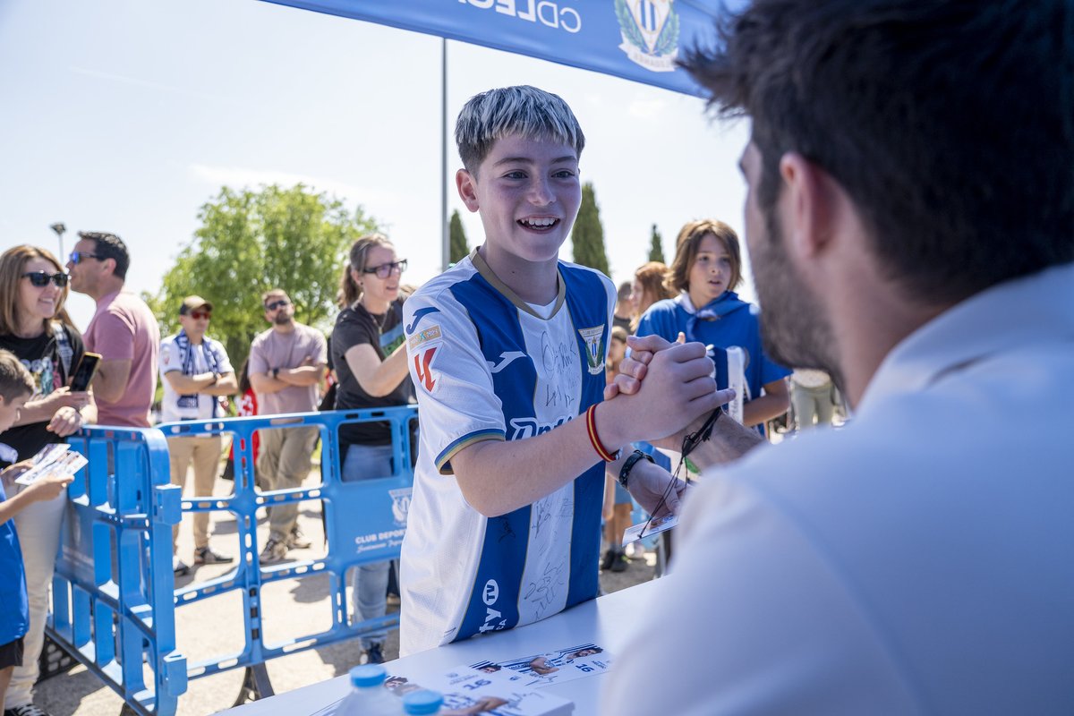 CDLeganes's tweet photo. Cabeza arriba y a levantarse. En esta ciudad se siente al Lega desde pequeños. 

5 Finales. A por ellas. https://t.co/7D9RUweKRH