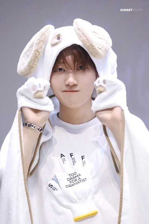 𝒔𝒐𝒑𝒉 ᥫ᭡ || GET HOOKED 🪝 tweet media