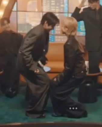 vmnjieun's tweet photo. just went through a two hour lecture and all I can think about is them https://t.co/EQTA3CZ5nB