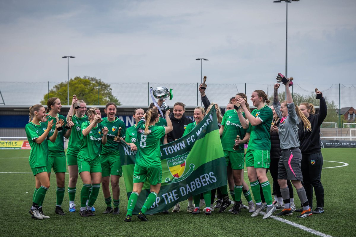NantwichWomenFC's tweet photo. NWWRFL D1 SOUTH CHAMPIONS 🏆 

#UpTheDabbers💚 https://t.co/Pm3xt6LLbP