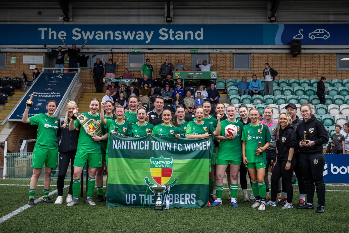 NantwichWomenFC's tweet photo. NWWRFL D1 SOUTH CHAMPIONS 🏆 

#UpTheDabbers💚 https://t.co/Pm3xt6LLbP