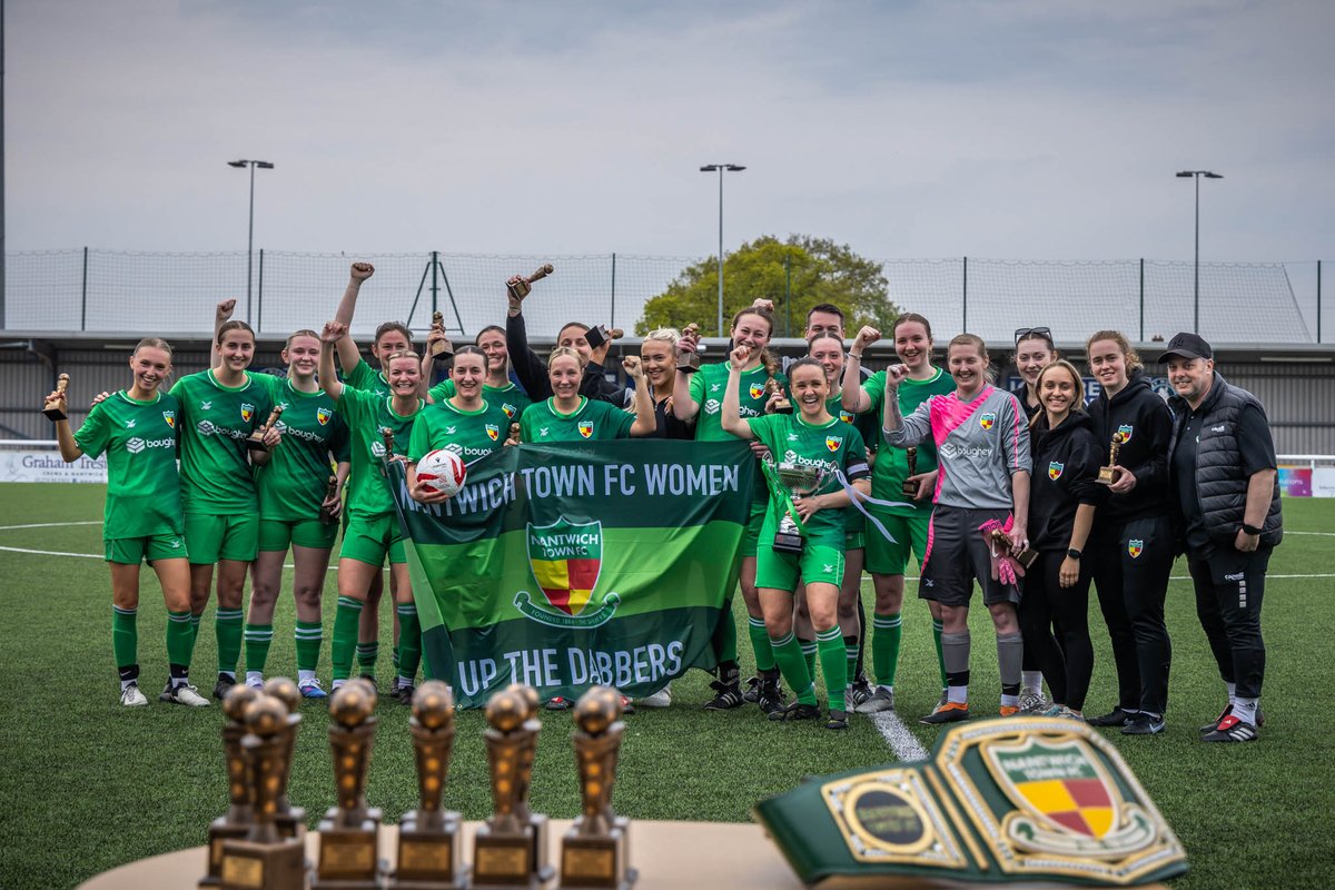 NantwichWomenFC's tweet photo. NWWRFL D1 SOUTH CHAMPIONS 🏆 

#UpTheDabbers💚 https://t.co/Pm3xt6LLbP
