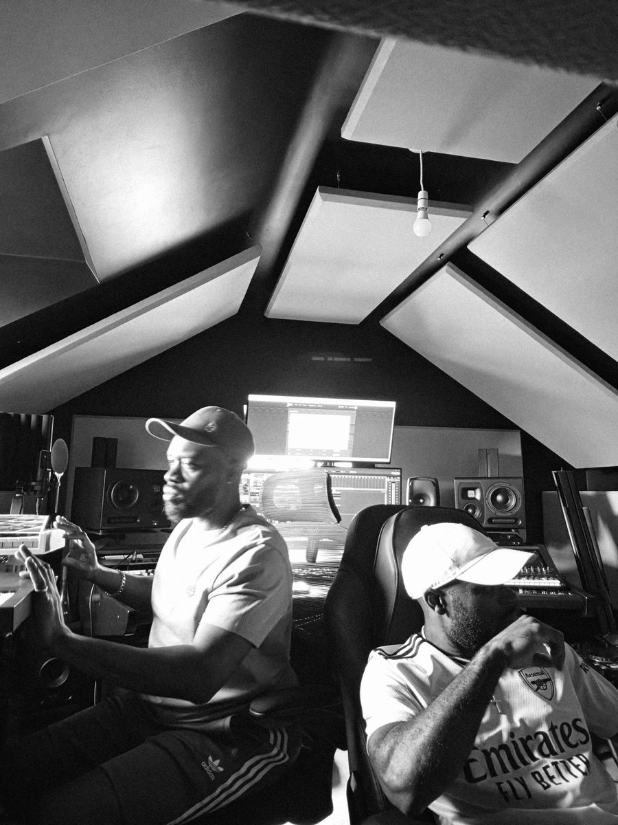 Pinky_Pinkos's tweet image. Very productive weekend without our lives 🤣👀 #Studio 🎹🎛🎚 #Lab @LoucanVolt 🦍👨🏿‍🍳 @Pinkvoltrecords ⚡️🩷