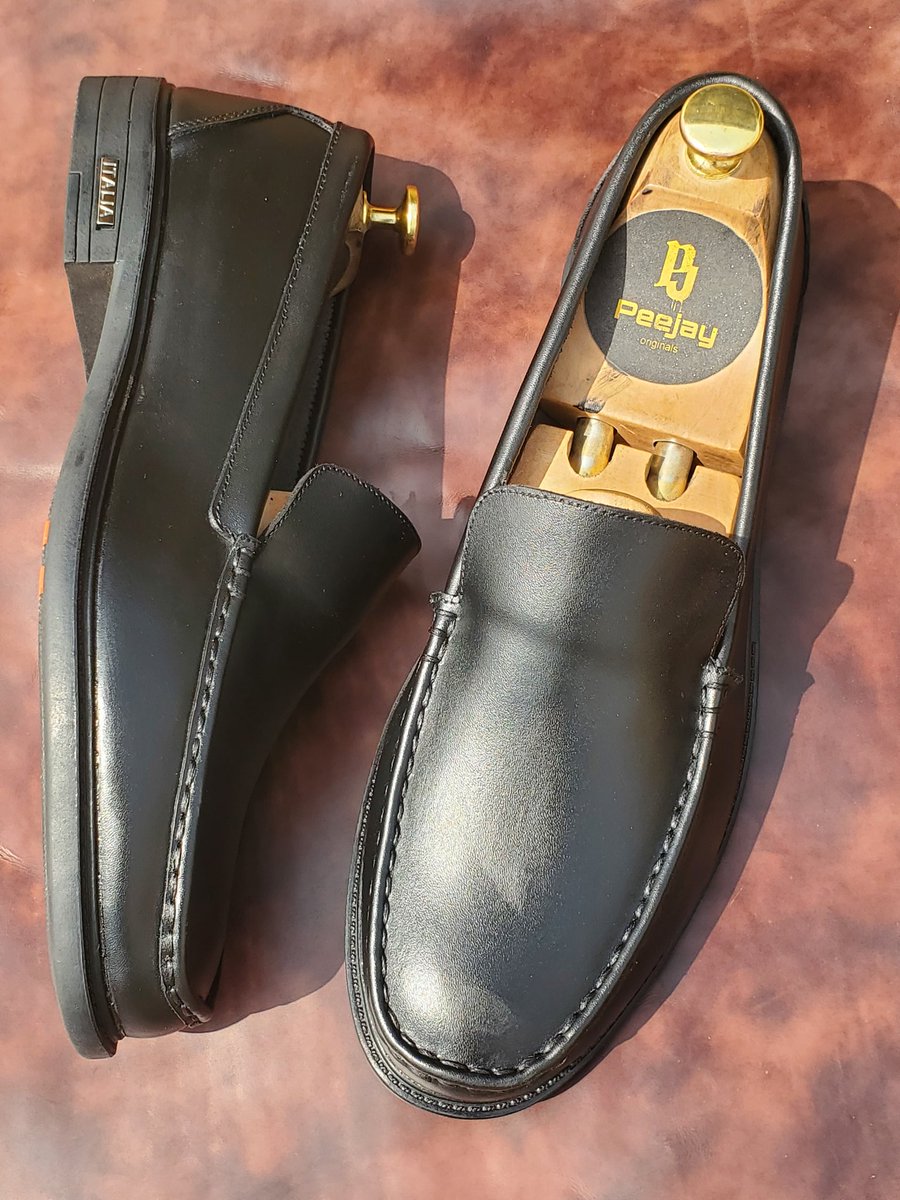 Let's make this week productive.

Handmade Driving Loafers carefully crafted with authenticity and precision.

Price 45k

Free delivery within JOS PLATEAU STATE #proudlymadeinjos #peejayoriginals  #peejayfootwears #josshoemakers #handmadeshoes #shoemaker #shoemaking #madeinjos