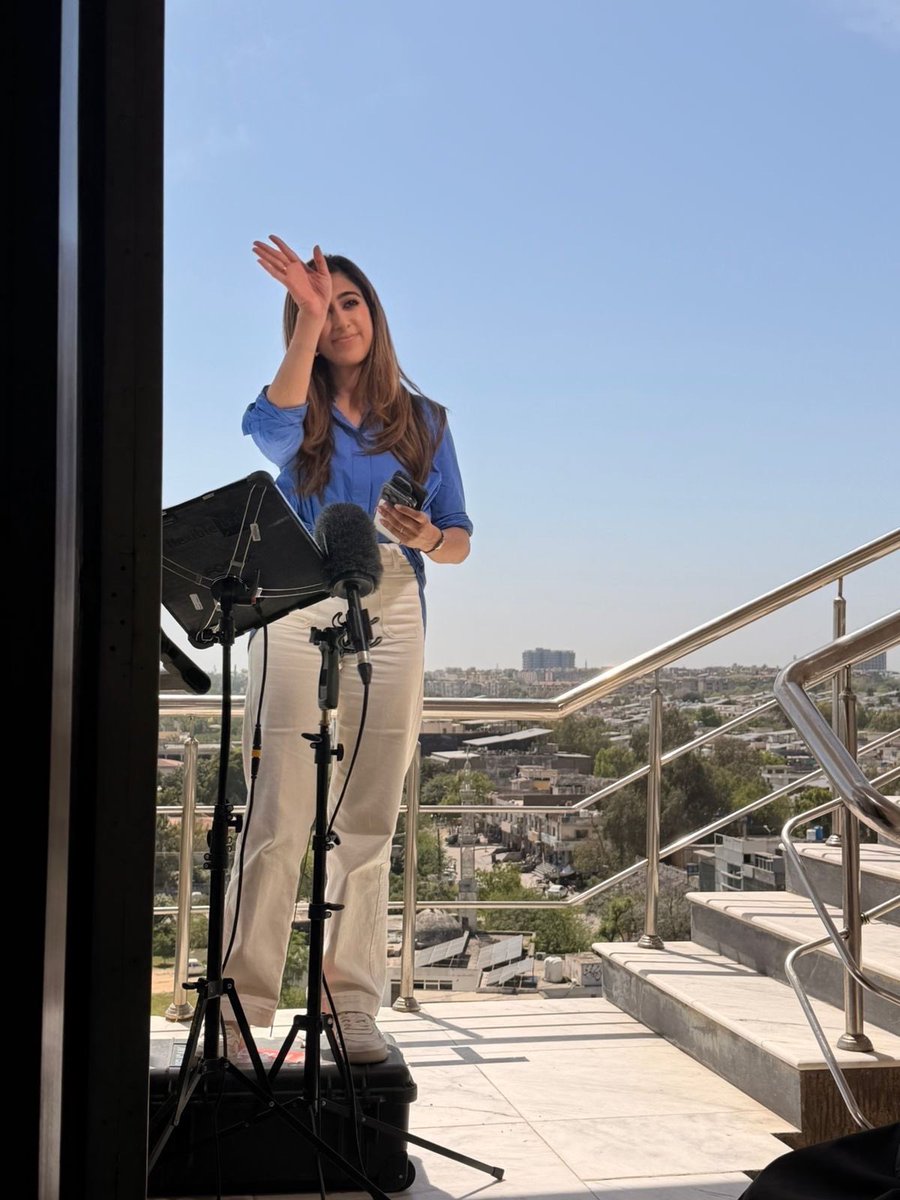 Azadeh Moshiri tweet media