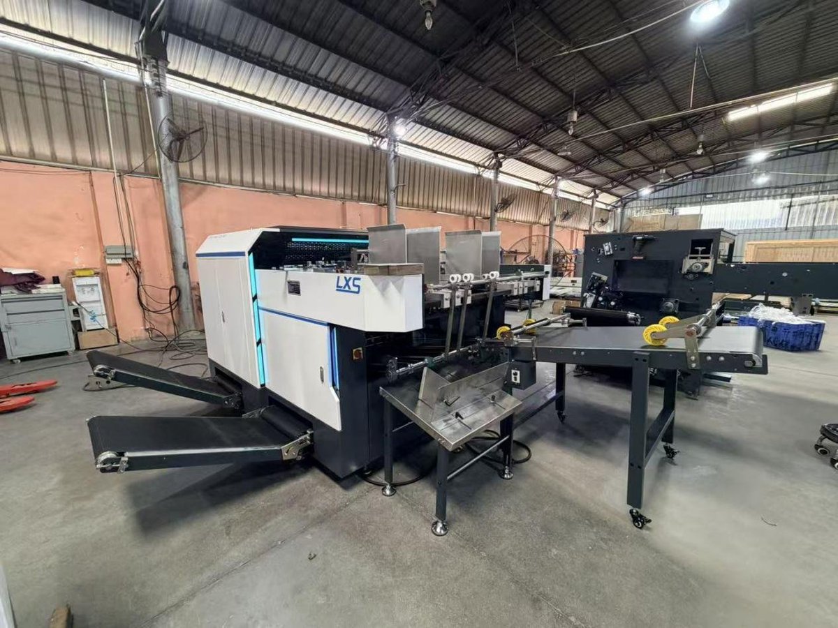 LxsMachine2025's tweet photo. LS-G3 smart grooving machine ✂️🤖 processes cardboard, paper &amp; MDF with 3-min setup, auto adjustment &amp; waste handling 🚀
https://t.co/8hVC37oiC4

info@lxjmec.com

#lxstech #cardboardmachinery #groovingmachine #automation https://t.co/dKYionyYY7