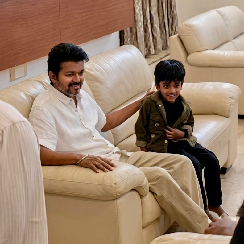 TVKSIVAMDU's tweet image. குழந்தைகள் மனதை கவர்வதில் என்றும் நீ முதல்வர் தான்!!! @TVKVijayHQ ❤️🫂👑

#TVKVijay‌