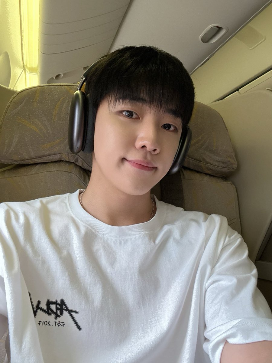 이름이 tweet media