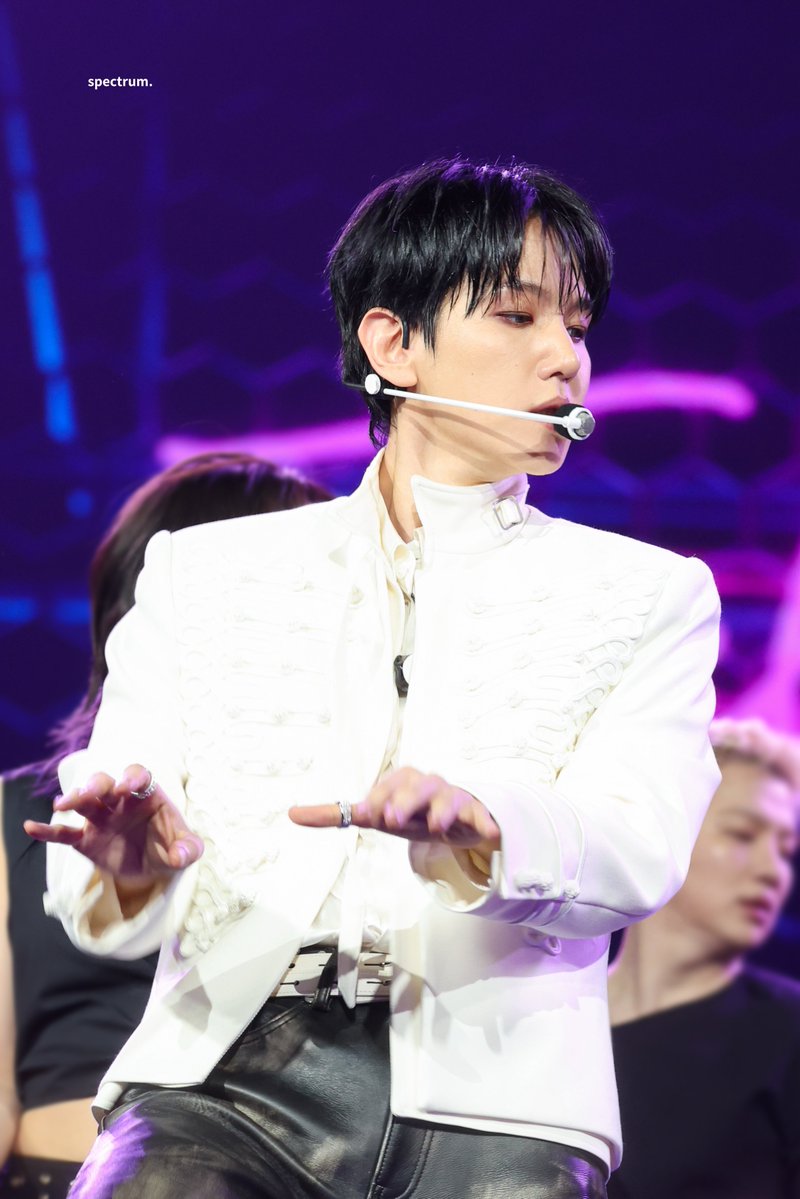 𝘴𝘱𝘦𝘤𝘵𝘳𝘶𝘮. tweet media