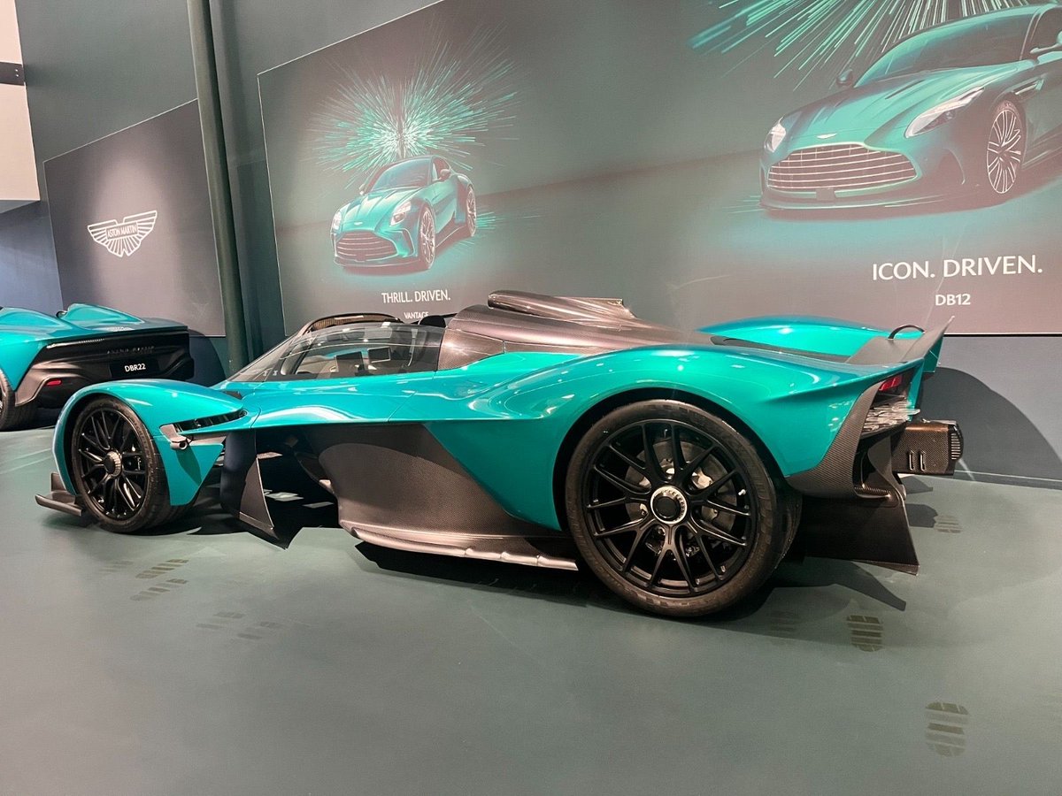 HWM_AstonMartin's tweet image. These special guests were relaxing in the lineup at the factory on our recent visit…

It’s always incredibly special visiting the factory, as you never know what’s going to be waiting for you when you walk through the door!

#valiant #valkyrie #astonmartin