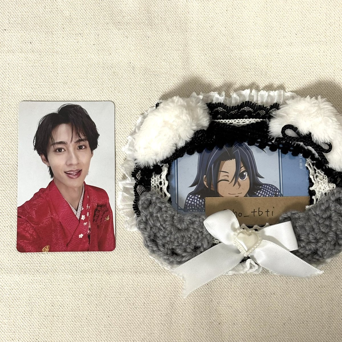 ho_tbti's tweet photo. @__t1h111 はじめまして、検索より失礼します。
当方画像1枚目のものを所持しているのですが、2枚目💕印のものと交換は可能でしょうか？
手渡しではなく郵送希望のため難しいかと思いますがご検討いただけますと幸いです🙇‍♀️ https://t.co/RGC8XiO4TK