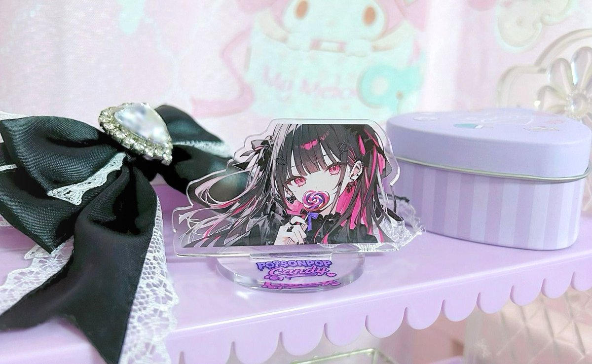 poisonpopcandy's tweet photo. グッズアクスタだけ先に到着！
かわいいしグッズ化できて改めて嬉しい💜
台座にロゴも入ってます🍭 https://t.co/4a5Ri170MY
