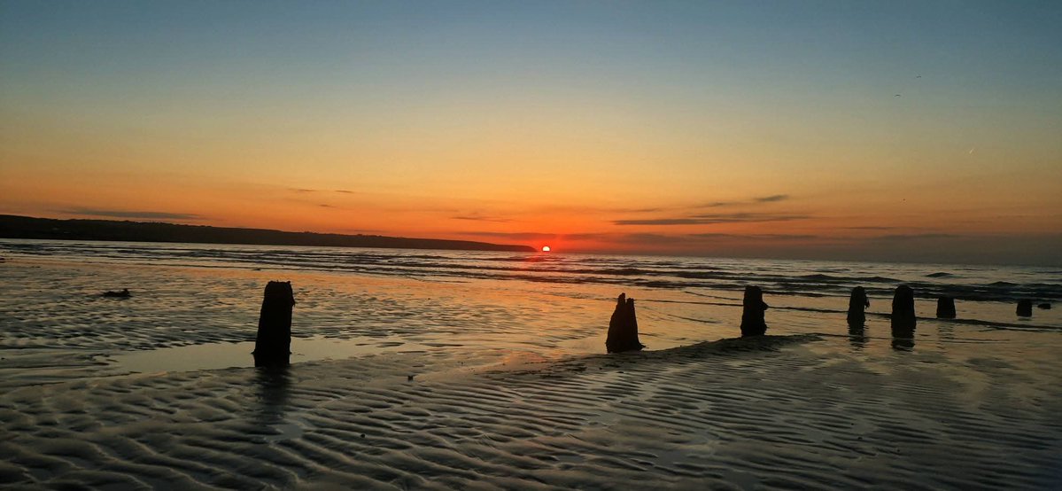 ThisIsIreland3's tweet image. Beautiful start to the week in Ardmore 🌅

📍 Ardmore, Co. Waterford-Ireland ☘️

📸 Linda Troy

#Waterford #Ardmore #Monday #Ireland #Sunrise #Newweek