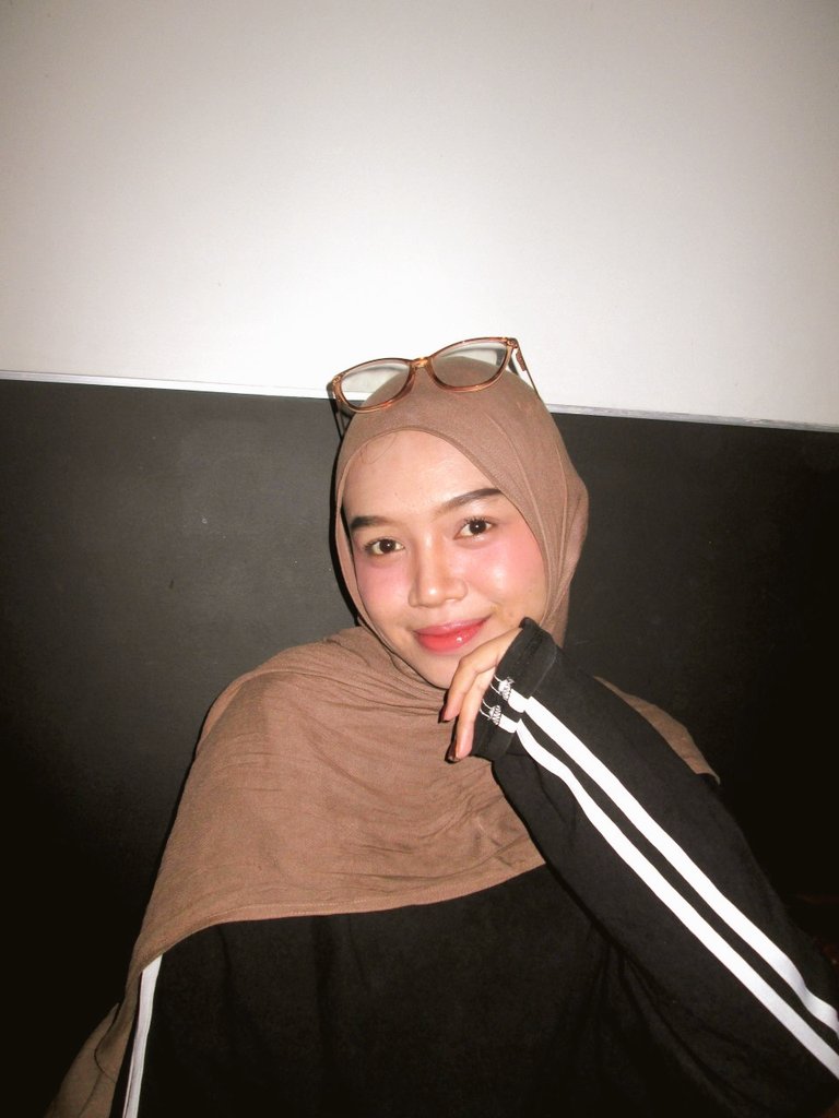 nadia tweet media