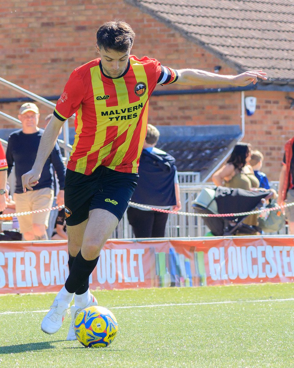 ev2sportswearuk's tweet photo. Play-off bound... 👊🔥

@GCAFCofficial signed off Saturday with a 1-0 win over Walton &amp; Hersham FC, and now turn their focus to Wednesday’s play-off semi-final against Poole Town.

🛒: https://t.co/p8x16H3hng
📷: @Jayballs316 

#EV2 | #DesignWithoutLimits https://t.co/JkEmvJEmvX