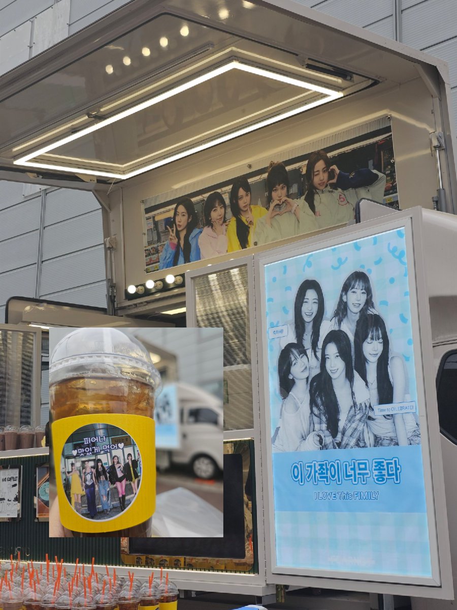 xee_3240's tweet photo. 260427 르세라핌 엠카사녹
오늘 의상 역대급 예쁜거 축하해 빨리 목요일 왔으면..!! 
커피차랑 자매즈픽 케이크 고마워 잘 먹을게 🩵🩵
#TimeToCelebrate https://t.co/Xhhj3w27ZU