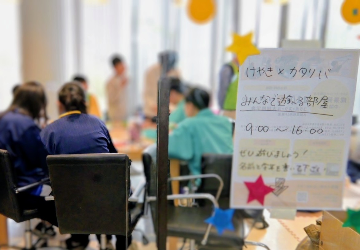 shoji_kenichi's tweet photo. 今日は２度目の大槌町入りです。山林火災６日目も鎮圧の目処が立たず、皆さん疲労の色が濃くなっておられます。

そんな中段ボールベットが入り始め、子ども達への学習支援も活発に。感謝しかないです。

小さな市町で起きる大規模災害への備えについて、達増知事と意見を交わしました。

祈、鎮圧 https://t.co/sHveTEpce8