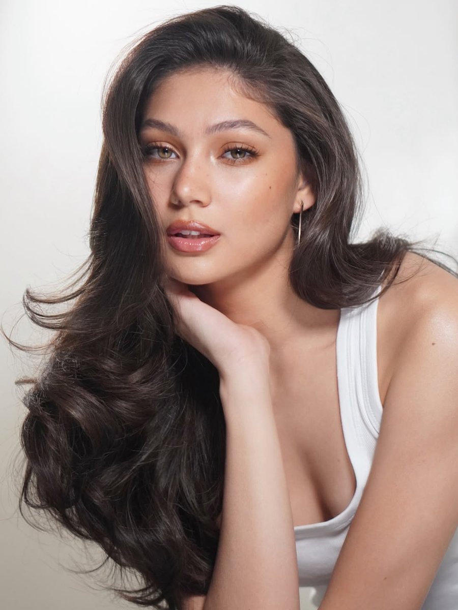 PilipinasToday_'s tweet image. ULTIMATE FACE CARD 🔥😍

Nag-post sa Instagram ang dating 'Pinoy Big Brother' (PBB) housemate na si Charlie Fleming ng kanyang naggagandahang litrato mula sa isang photoshoot.

“Remember Her,” caption ni Charlie sa kanyang IG post.

📷: CharlieFleming/Facebook

#PilipinasToday