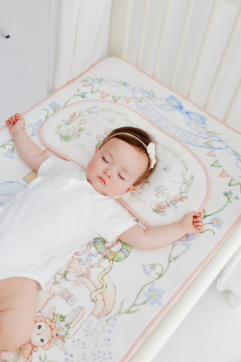 BUBBLETREE138's tweet image. ✨Fairytale patterns adorn the crib, creating a cozy summer sanctuary for your little one.
BUBBLE TREE Exclusive Fairytale Cooling Mat ensures your little one a restful night's sleep.
🌿✨#bubbletree #babyessentials #babyromper