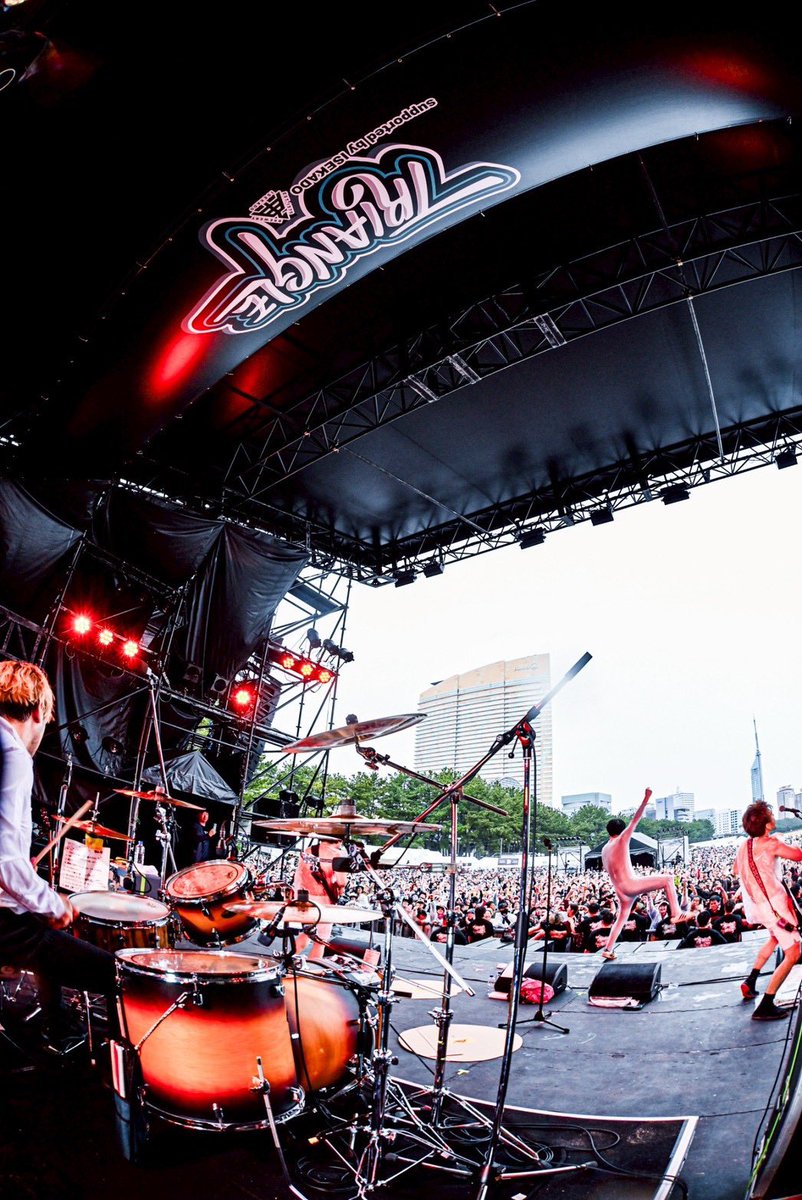 TRIANGLE 2026、今年の僕たちは嵐、葉加瀬太郎、ドリカムを盛り込んでライブしました。やっぱ曲が良いんだよなー。雨の中楽しんでくれた皆さまありがとうございました。また来年もこの場所に立てるようがんばります！#triangle2026

📸<a href="/k_akn35/">アカネ　akane</a>