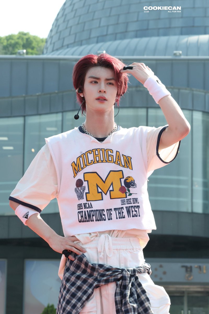 IDOL_ALLDAY's tweet image. ▶ 셀럽 : 누에라 판
▶ 어디 : 260425 광주왕실도자 페스티벌
▶ 브랜드 : 자켓 - 에이카화이트 (AECAWHITE)
▶ 모델명 : LIGHT CHECK TRUCKER_NAVY

출처 - 팬 트위터 (cookiecan_1110)

#NouerA #FAN